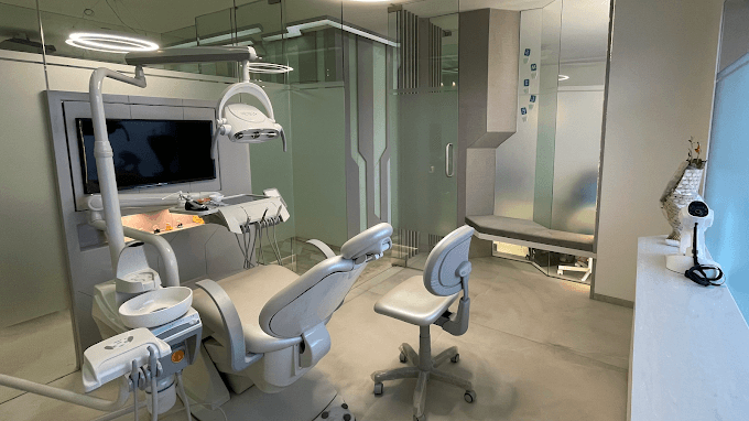 Operational dental chair and equipment